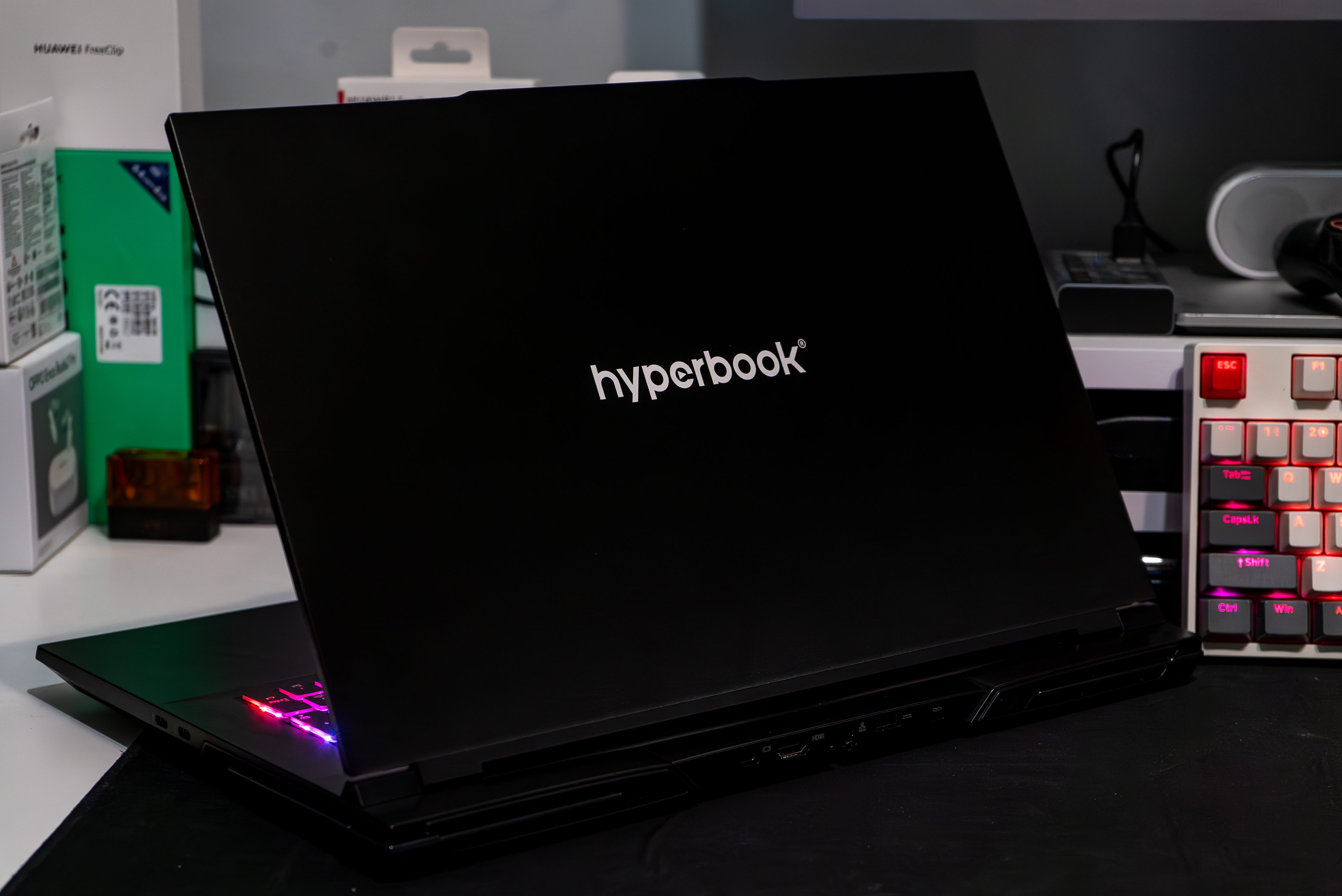 TEST laptopa Hyperbook GTR Raptor 2024. TOP-owa maszyna dla gracza i nie tylko