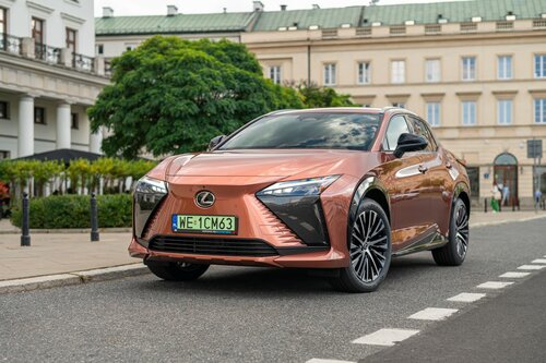  Lexus RZ kusi nie tylko specyfikacją, ale i ceną